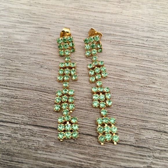 Gold Swarovski peridot earrings - Picture 1 of 4
